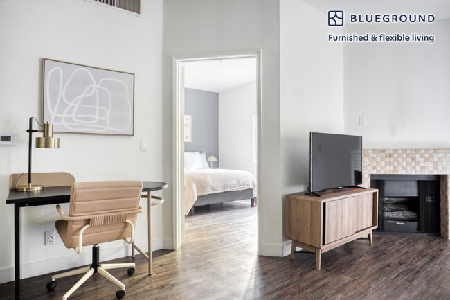 Photo - 1353 N Martel Ave Unit FL1-ID55