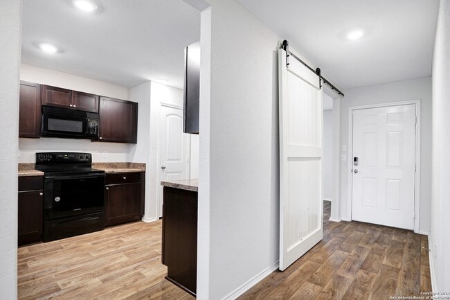 Photo - 2850 Lindenwood Run