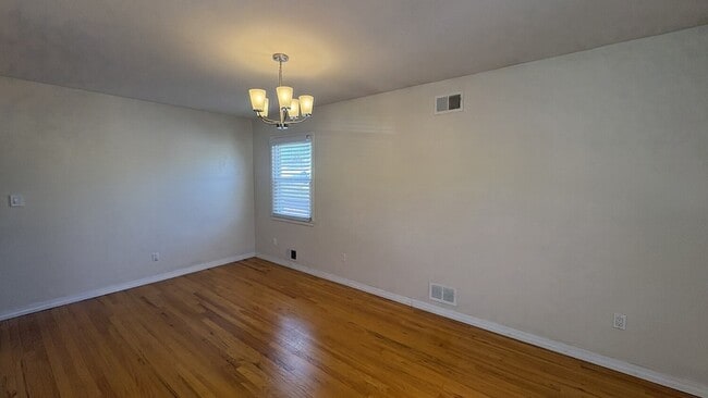 Photo - 86 Notre Dame Ave Unit 2