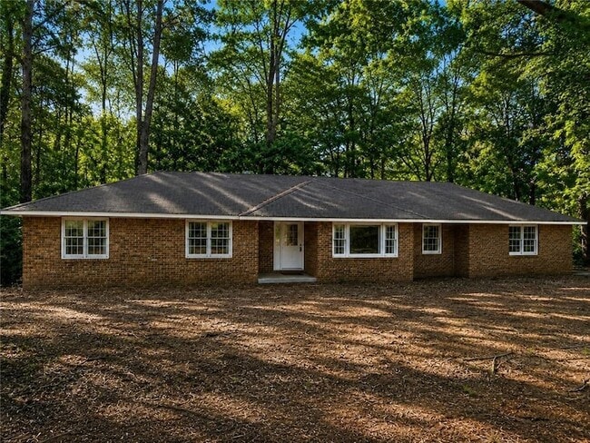 Building Photo - 203 Oglesby Bridge Rd SE