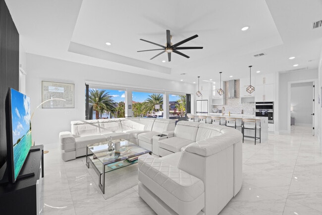Building Photo - 3611 Gulfstream Pkwy Unit SI ID1490227P