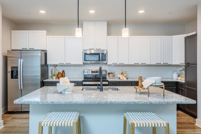 Photo - Sonderly at the Concourse