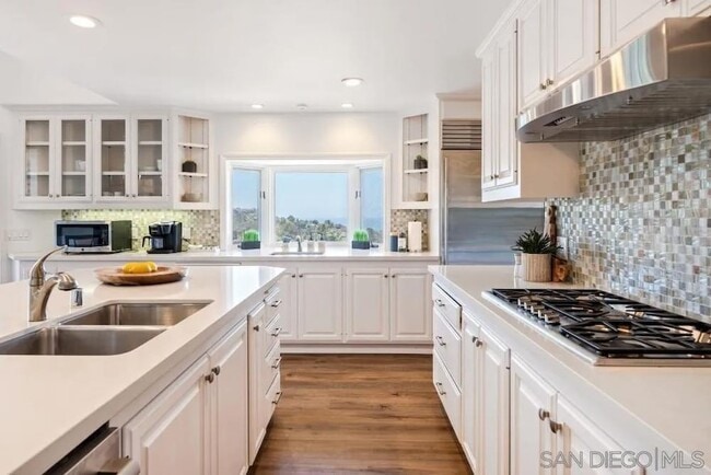 Photo - 2771 St Laurent Pl