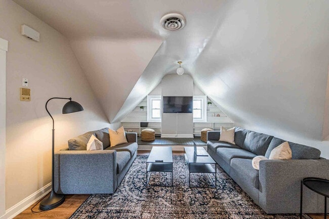 Photo - 351 Thrall St Unit ID1234535P