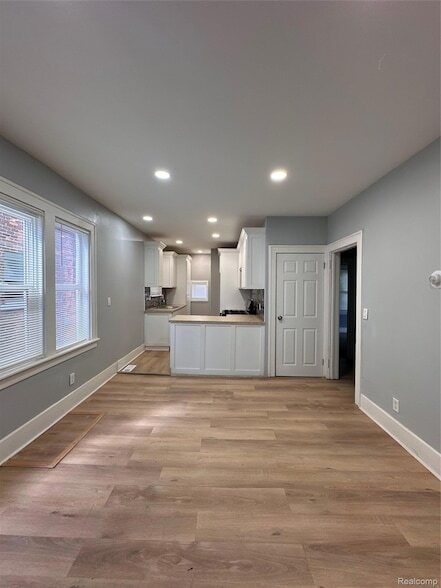 Photo - 2286 Tuxedo St