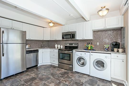 Eat-in Kitchen - Universe at Mariners Cove