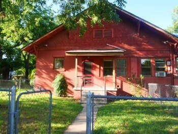 Photo - 700 N Main St