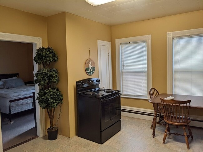 Photo - 685 Massabesic St Unit 2