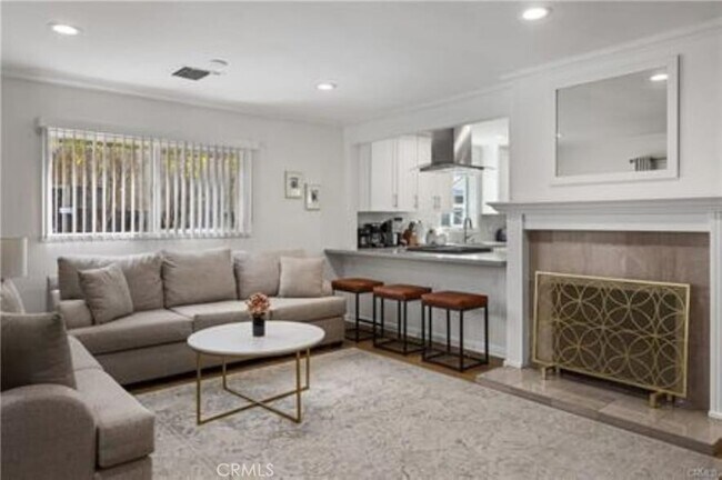 Photo - 22335 Kittridge St