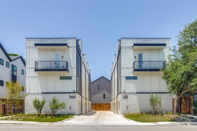 Building Photo - 5633 Live Oak St Unit 104