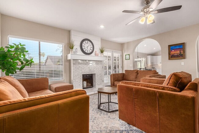 Photo - 613 W Summit Pl Unit SI ID1558601P