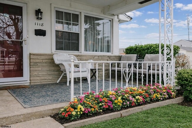 Photo - 1118 W Beach Ave