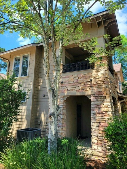 Photo - 77 Woodlily Pl