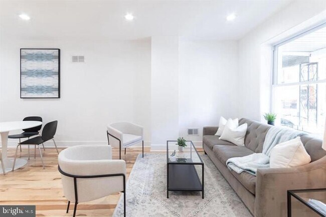 Photo - 2937 Nicholas St