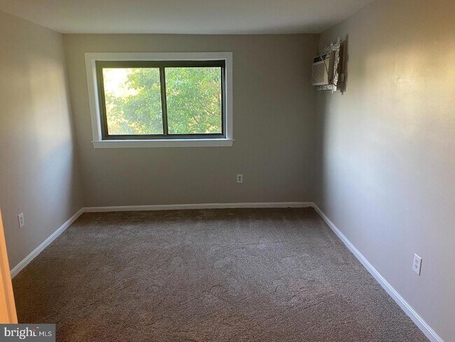 Photo - 3103 Naylor Rd SE Unit 203