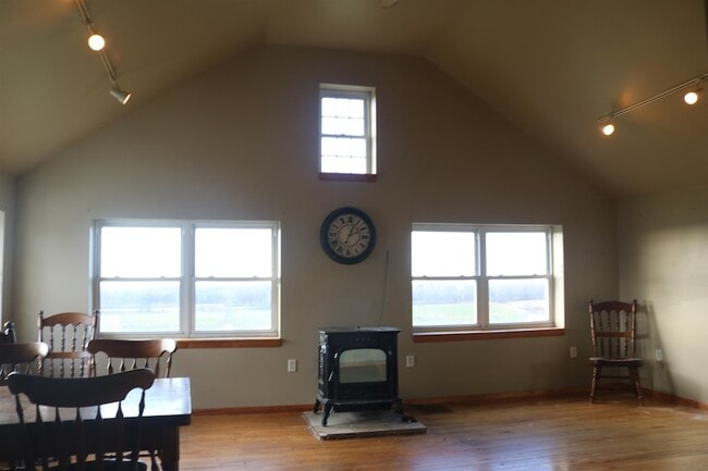 Photo - 2596 Highgate Rd