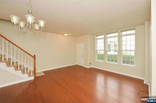 Photo - 22 Clover Ln