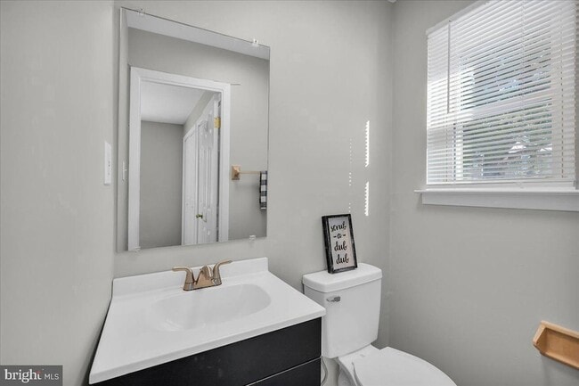 Photo - 915 Silver Ct