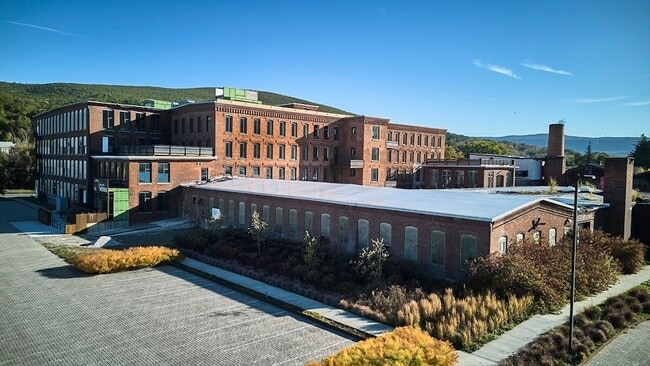 Building Photo - 520 State Rd Unit 203