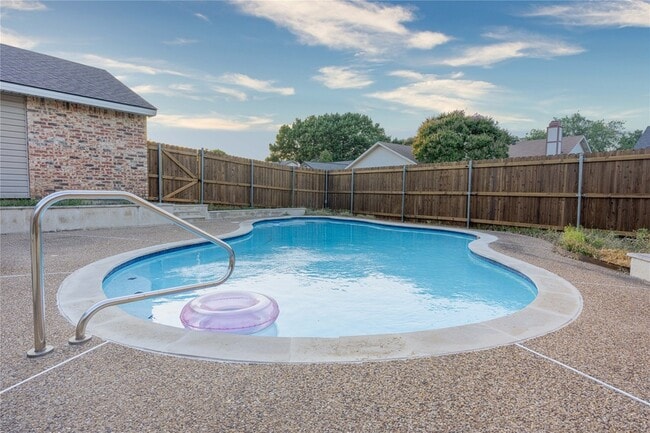 Photo - 2804 Oxford Ln