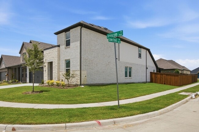 Building Photo - 2911 Hanscom St