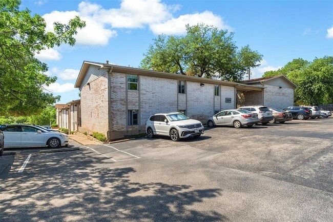 Photo - 1304 Summit St Unit 208