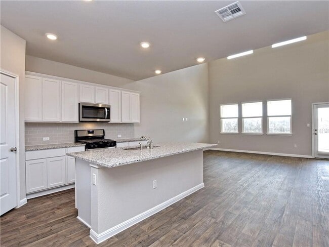 Photo - 401 Rainmaker Ln