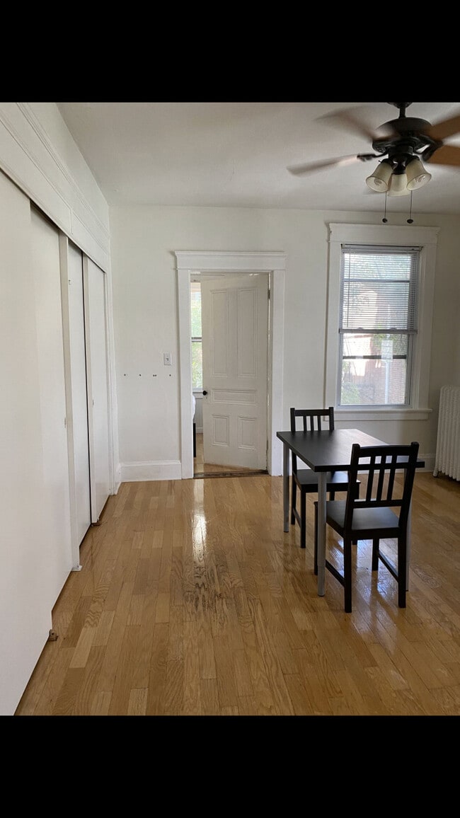 Photo - 244 Bowen St