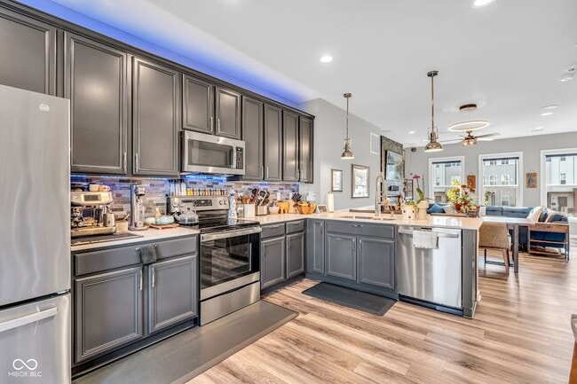 Photo - 315 Steeples Blvd