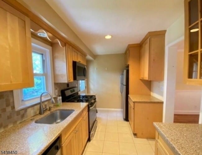 Photo - 40 Amherst Pl