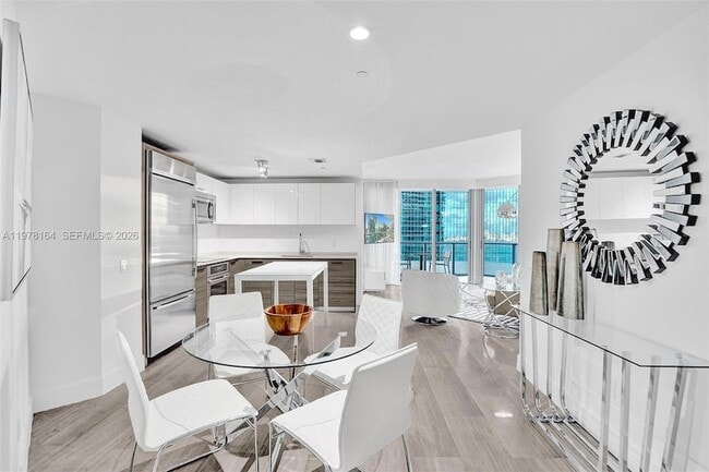 Building Photo - 1300 Brickell Bay Dr Unit 2702