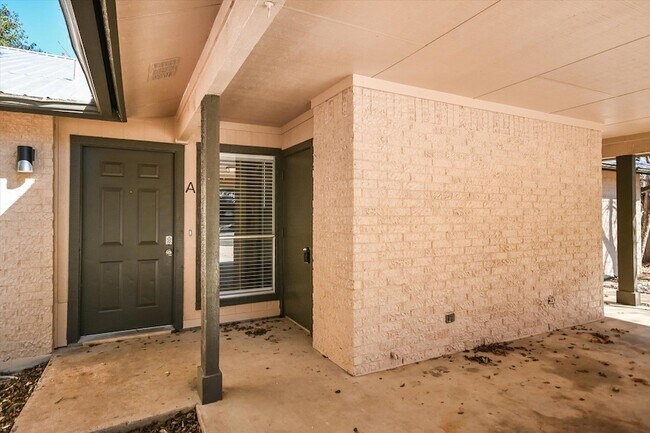 Photo - 1402 Waterloo Tr Unit a