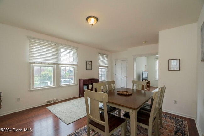 Photo - 39 Walton St