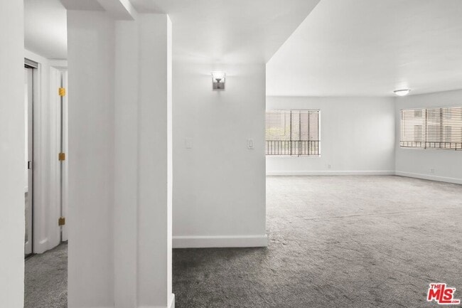 Photo - 10982 Roebling Ave