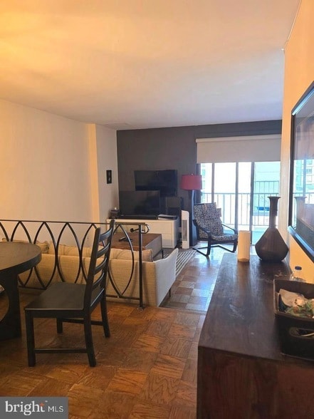 Building Photo - 2201 L St NW Unit 820