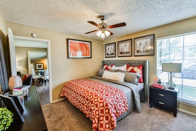 Photo - Oaks at Greenview