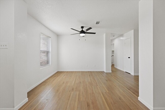Photo - 702 Lowe Dr