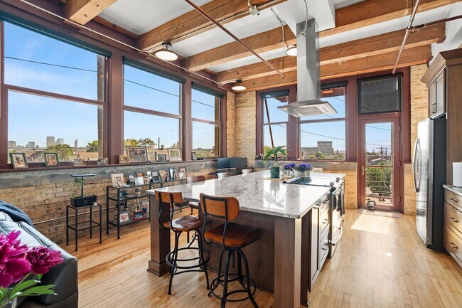 Photo - 215 W Maple St