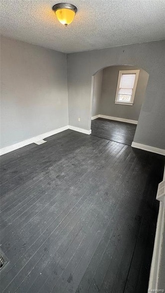 Photo - 15608 Wabash St