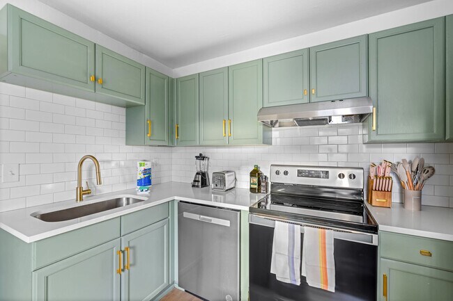 Photo - 111 E King St Unit ID1018200P