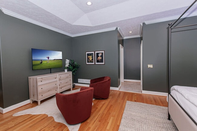 Building Photo - 33 Pinners Ln Unit SI ID1023099P