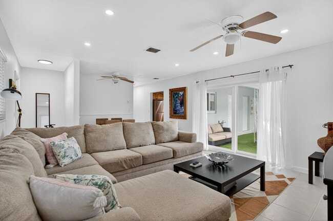 Photo - 2270 SE 5th St Unit SI ID1241268P