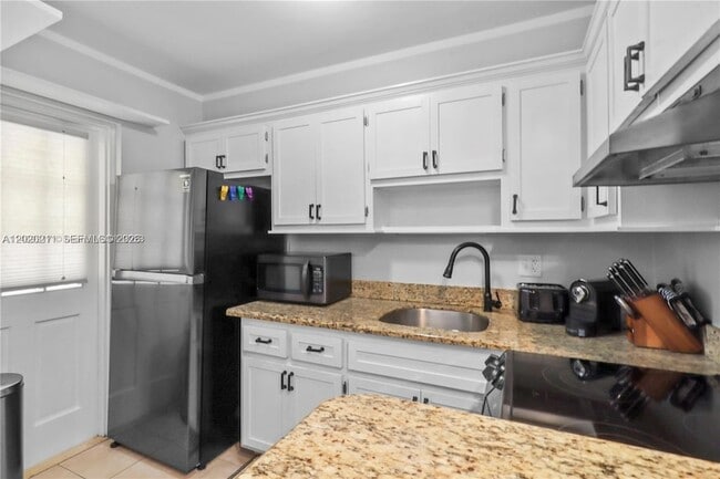 Photo - 2420 SE 17th St Unit 301