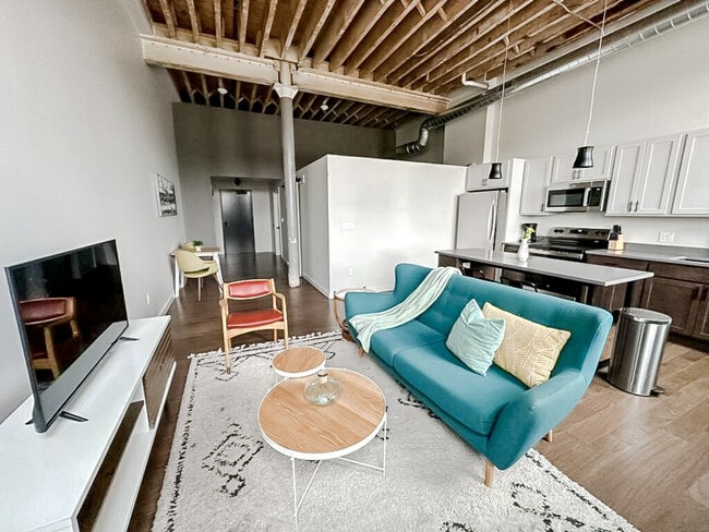 Building Photo - 604 W 4th St N Unit ID1352444P