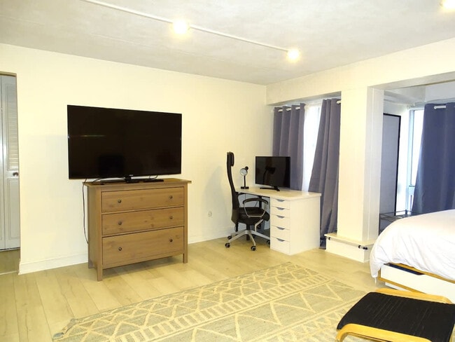 Building Photo - 4 Trowbridge Pl Unit SI FL3-ID1593868P