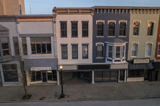 Building Photo - 814 Lincolnway Unit 201