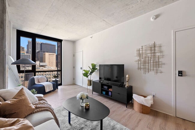 Building Photo - 633 S LaSalle St Unit ID1244953P