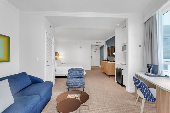 Building Photo - 4401 Collins Ave Unit ID1234541P