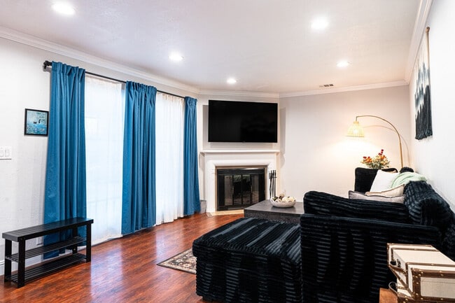 Building Photo - 1004 Airport Blvd Unit SI ID1514081P