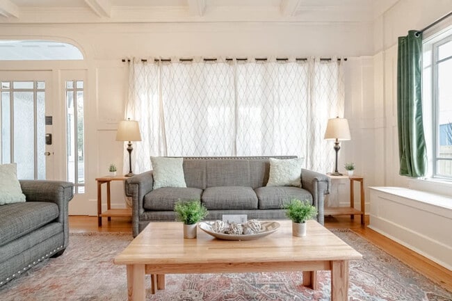 Building Photo - 814 S Broad St Unit ID1043690P